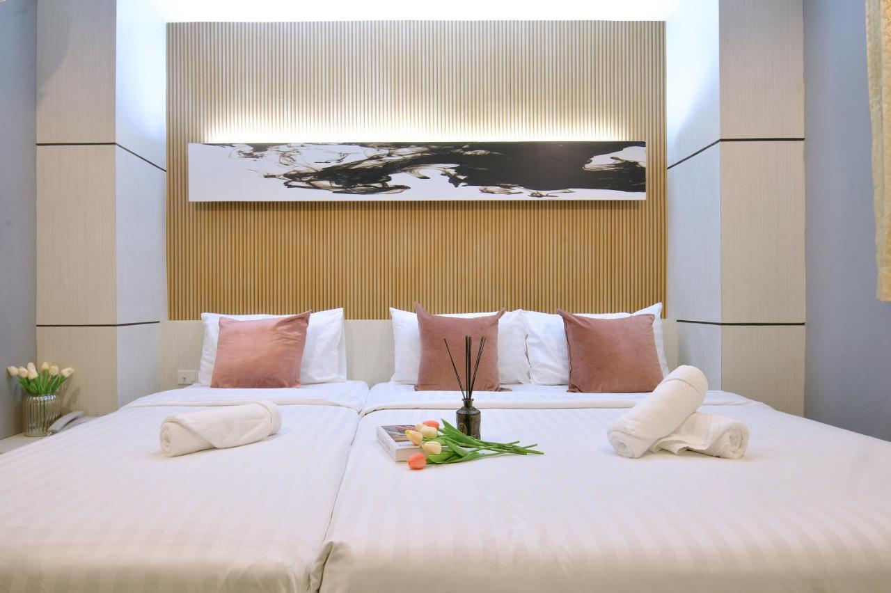 Hotel De Lux 4*