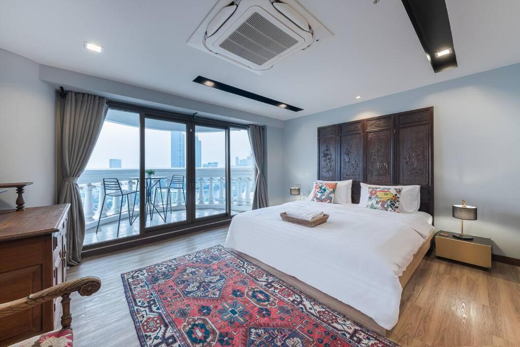 Bangkok, 5 Stars River View & Characteristic Decor Apartment *