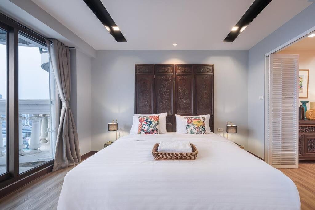 Bangkok, 5 Stars River View & Characteristic Decor