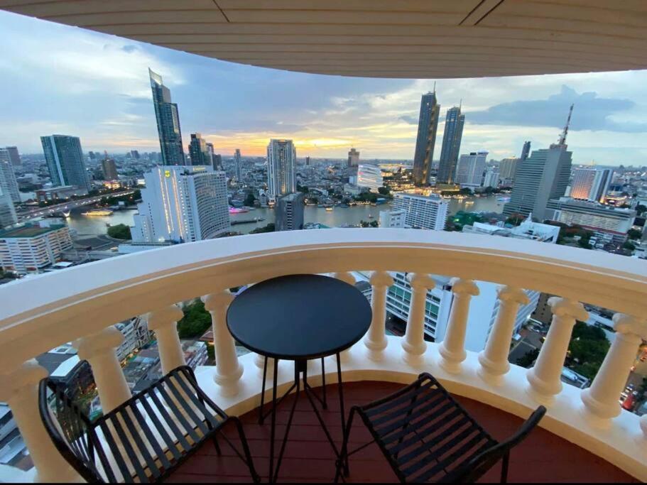 Apartment Bangkok, 5 Stars River View & Characteristic Decor