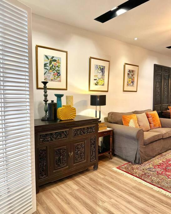 Apartment Bangkok, 5 Stars River View & Characteristic Decor *