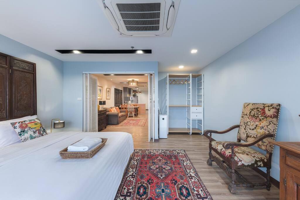 Bangkok, 5 Stars River View & Characteristic Decor Apartment