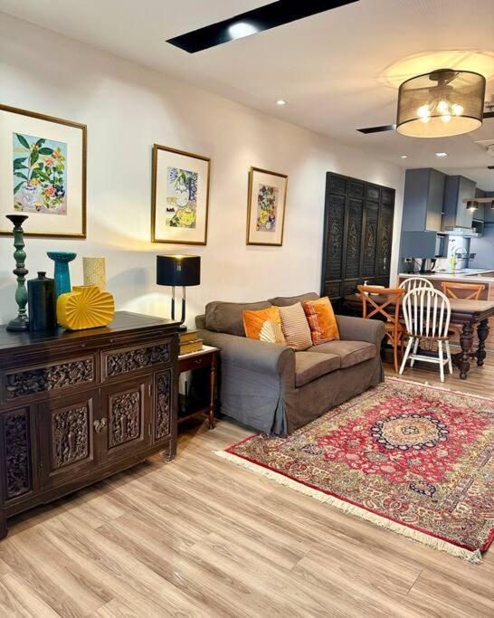 Apartment Bangkok, 5 Stars River View & Characteristic Decor