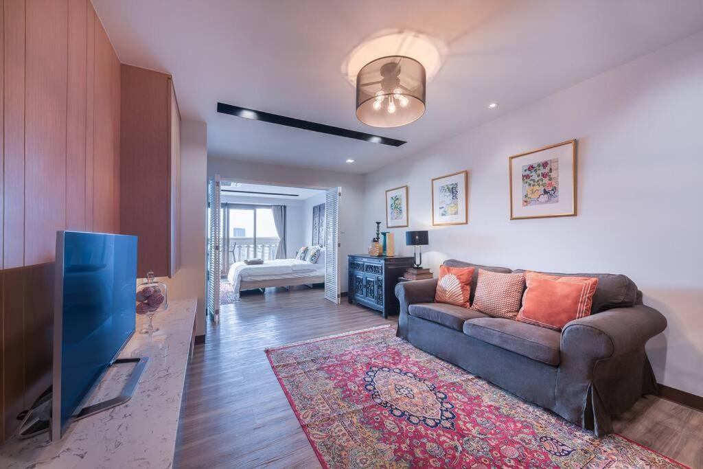 Apartment Bangkok, 5 Stars River View & Characteristic Decor