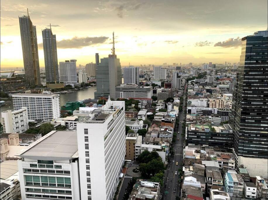 Bangkok, 5 Stars River View & Characteristic Decor Apartment