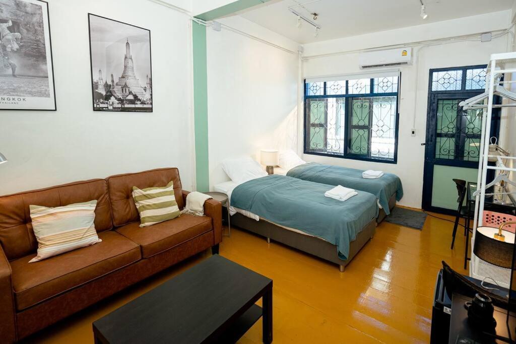 Townhome W/ Workstation-2mins To Food-fun-metro Holiday home