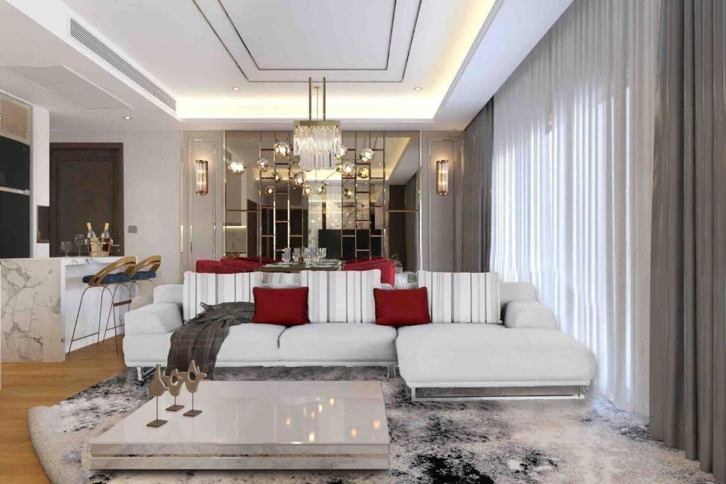 Luxury 2br On The Clouds In Prime Area *