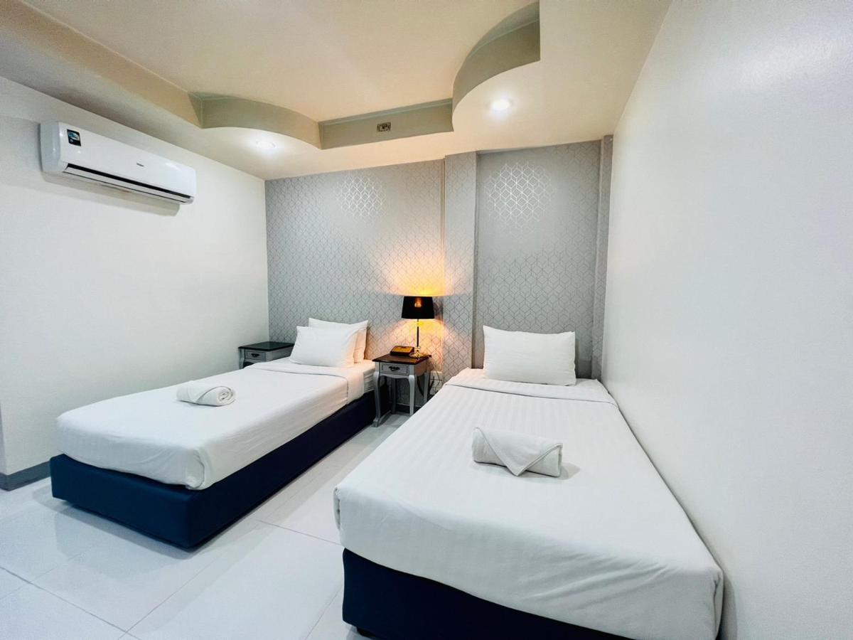 Hotel Bed By Tha-pra Sha 2*