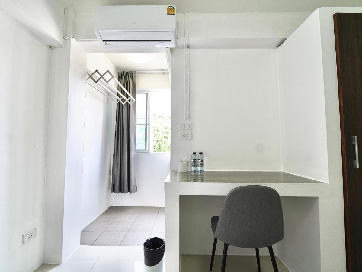 Roomquest Suvarnabhumi Ladkrabang 42 Bangkok