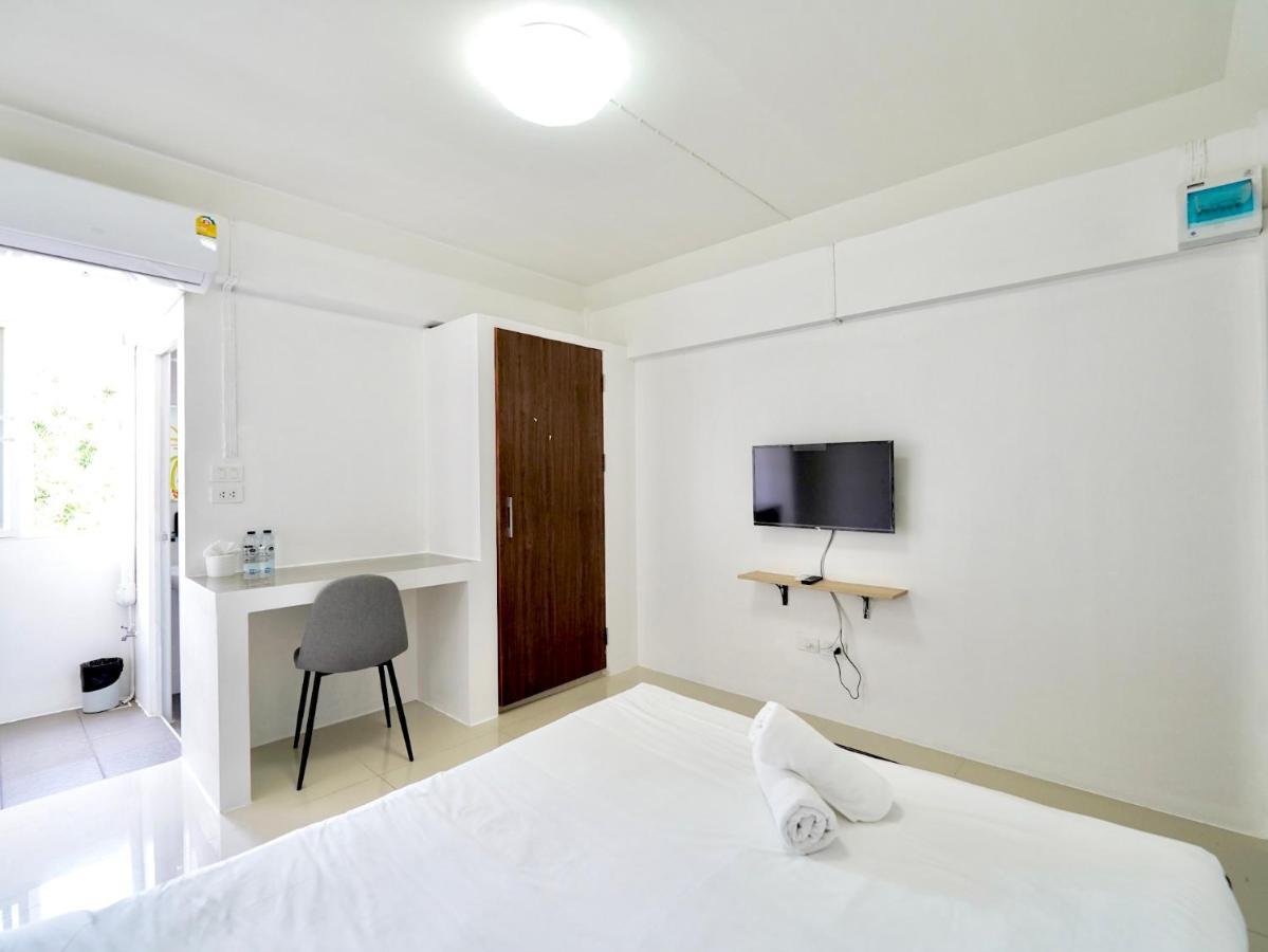 Roomquest Suvarnabhumi Ladkrabang 42 Apartment