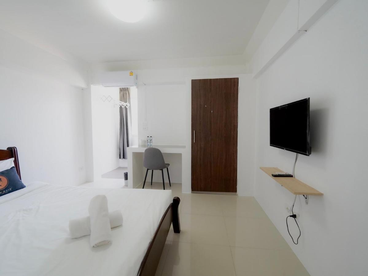 Roomquest Suvarnabhumi Ladkrabang 42 Apartment *