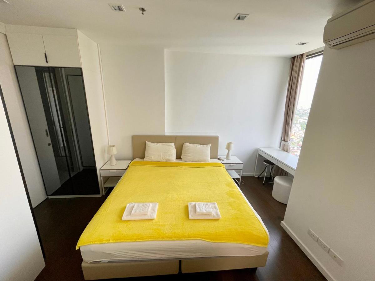Luxury With Infinity Pool Balcony Gym Apartment Bangkok