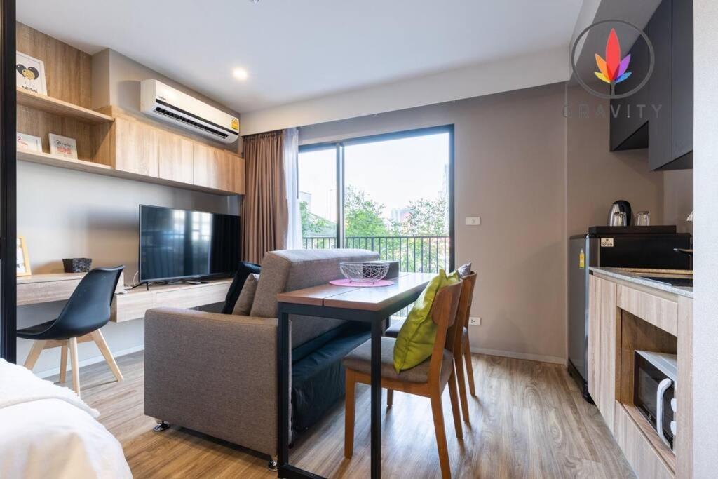 Bts S5 Surasak 900 Meters Near The Mekong River Pier Free Swimming Pool In Ferris Wheel Night Market Chinese Reception Center Appartement *