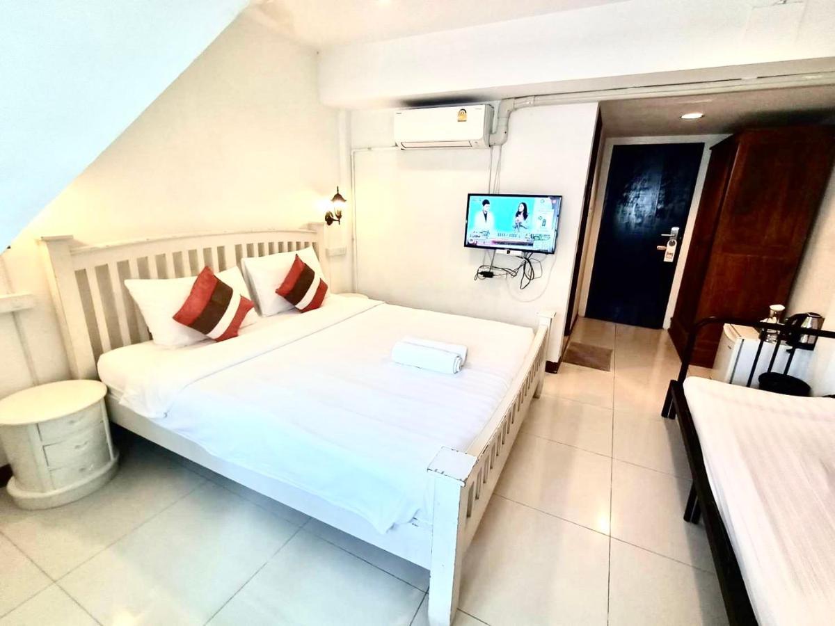 Apartment 39 Living Bangkok