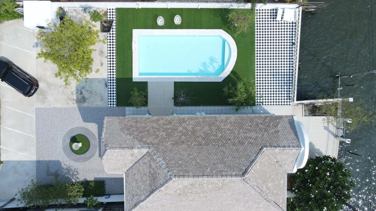 Villa Arpo Pool Riverside