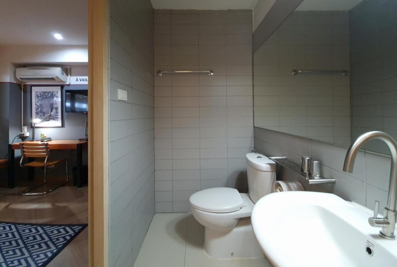 Somewhere To Escape - Hometel Hotel Bangkok