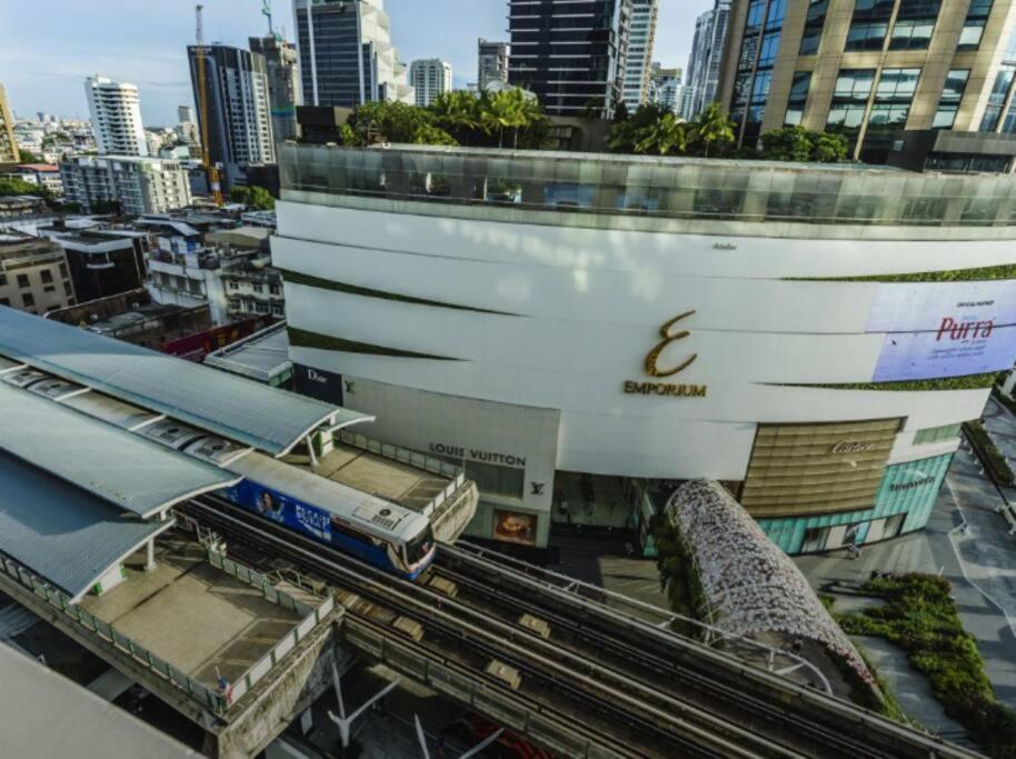 Bts Phrom Phomg /sukhumvit Road
