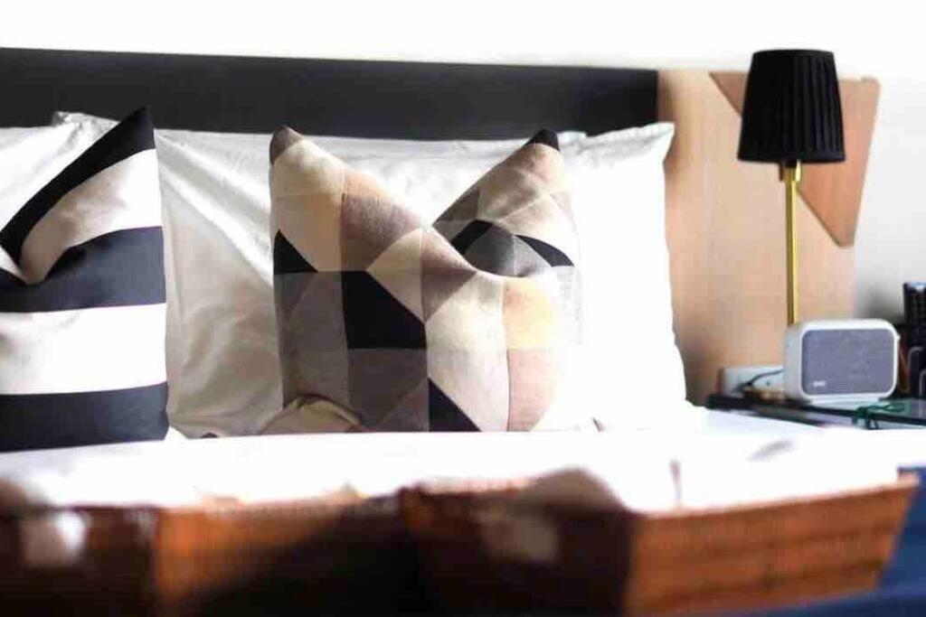 Stylish 1 Bedroom, Pool,bts Asok, Sukhumvit *