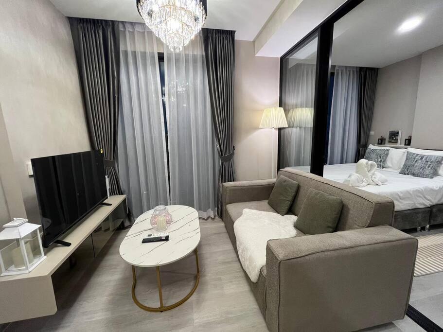 Apartment Maxxi Prime Ratchada - Sutthisan Near Jodfair Market Bangkok