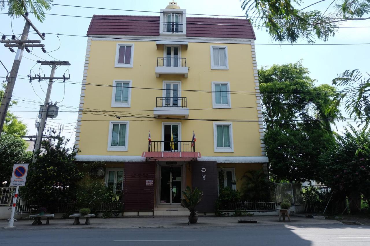 Hotel Oyo 75429 '101 Place Navanakorm' Bangkok