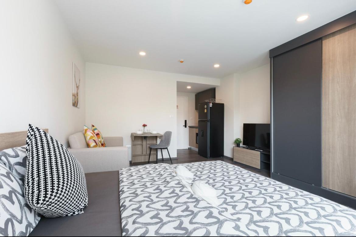 Apartment 沙吞sathon-charoen Nakhon精品公寓 *