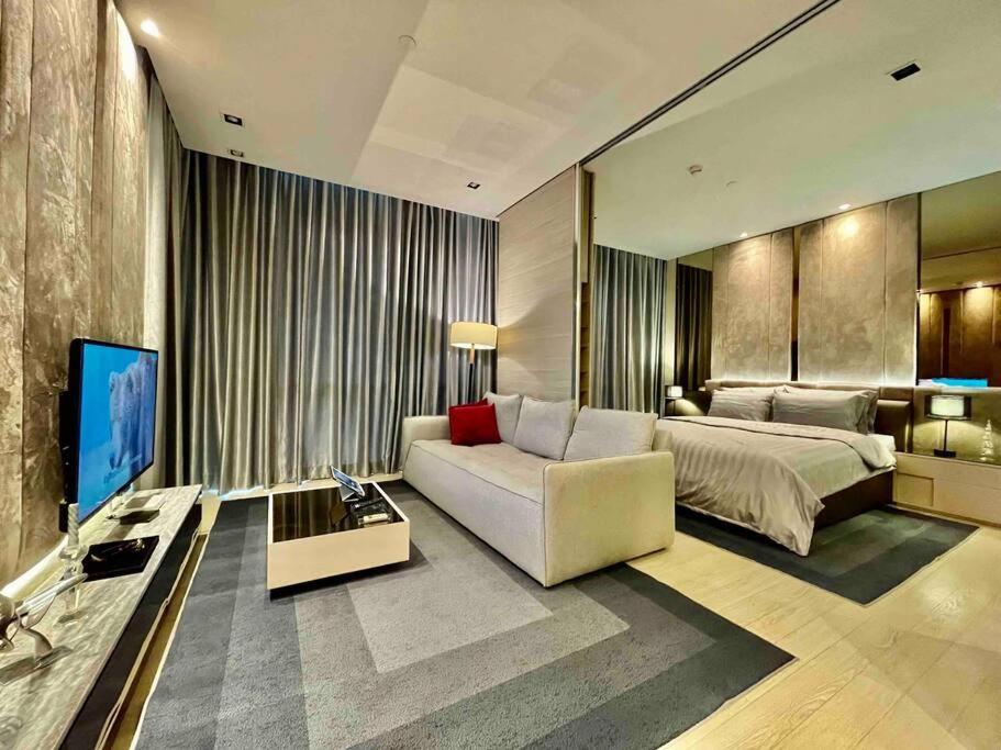 Luxurious In Prime Area Apartment Bangkok