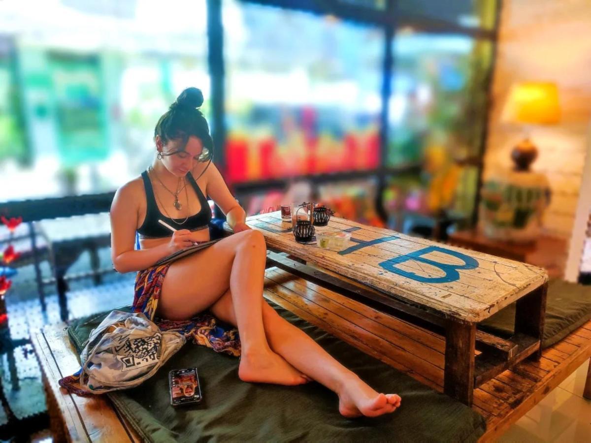 Back Backpackers Hostel
