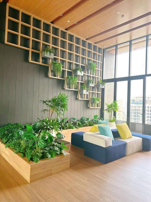 Xt Huaikhwang Apartment Bangkok