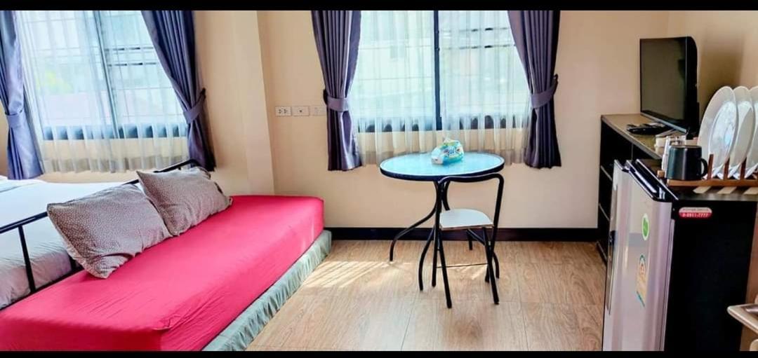 The Cube Sathorn Boutique Hotel: Modern Near Bts Surasak Bed & Breakfast
