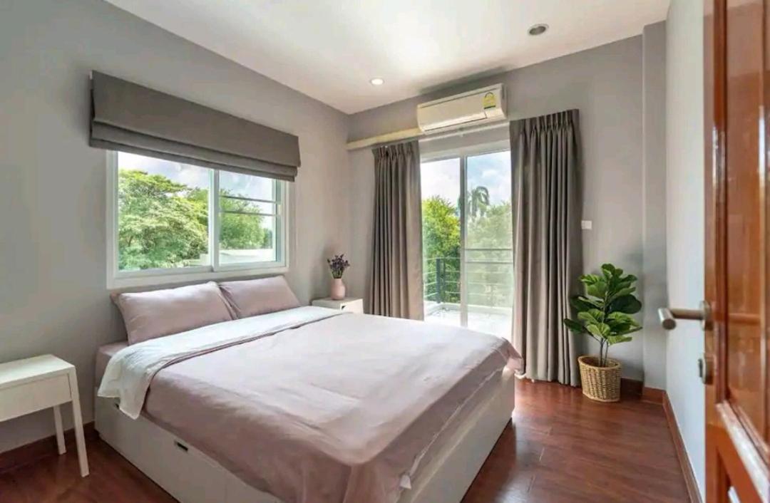 Nana 4 Bedroom Villa Bangkok