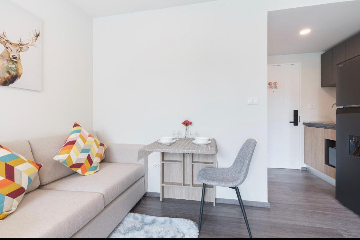 Apartment 沙吞sathon-charoen Nakhon精品公寓