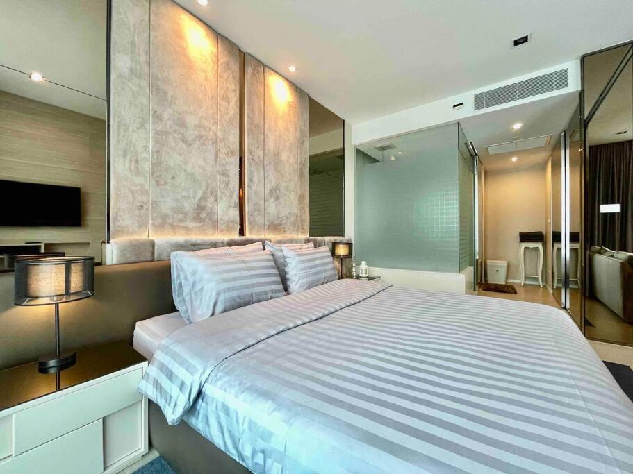 Luxurious In Prime Area