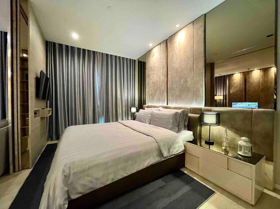 Apartment Luxurious In Prime Area Bangkok