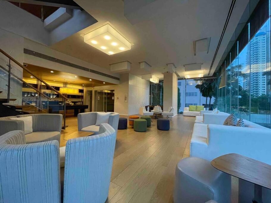 Luxurious In Prime Area Apartment Bangkok