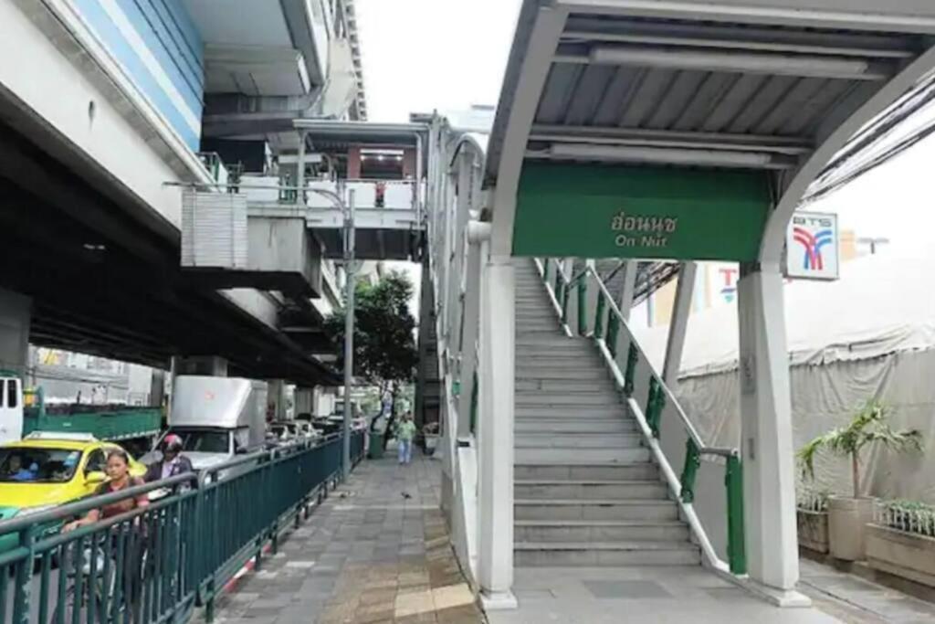 High-class 2bed Skyview Just 1-step From Bts Onnut Appartement Bangkok