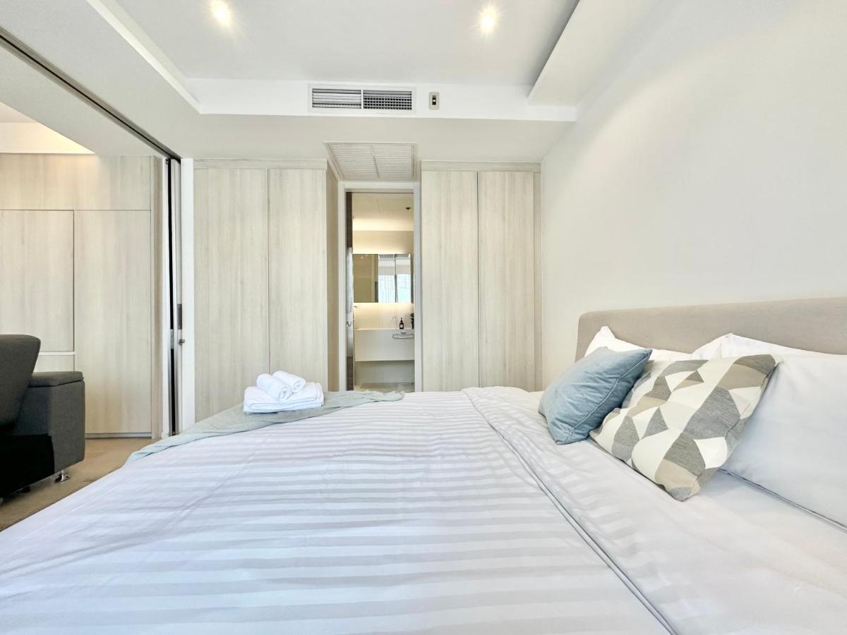 Apartment Sukhumvit 11#luxury#pool#gym#bts Nana&mrt Sukhumvit#1br#max4ppl *