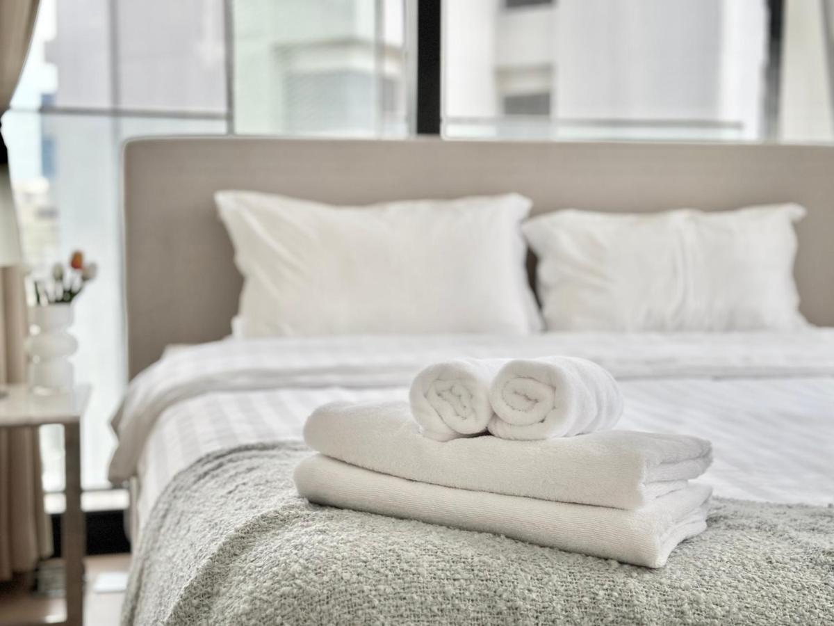 Sukhumvit 11#luxury#pool#gym#bts Nana&mrt Sukhumvit#1br#max2ppl Bangkok