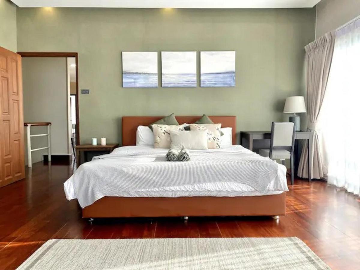 3 Bedroom Panoramic Penthouse With Kitchen Apartment Bangkok