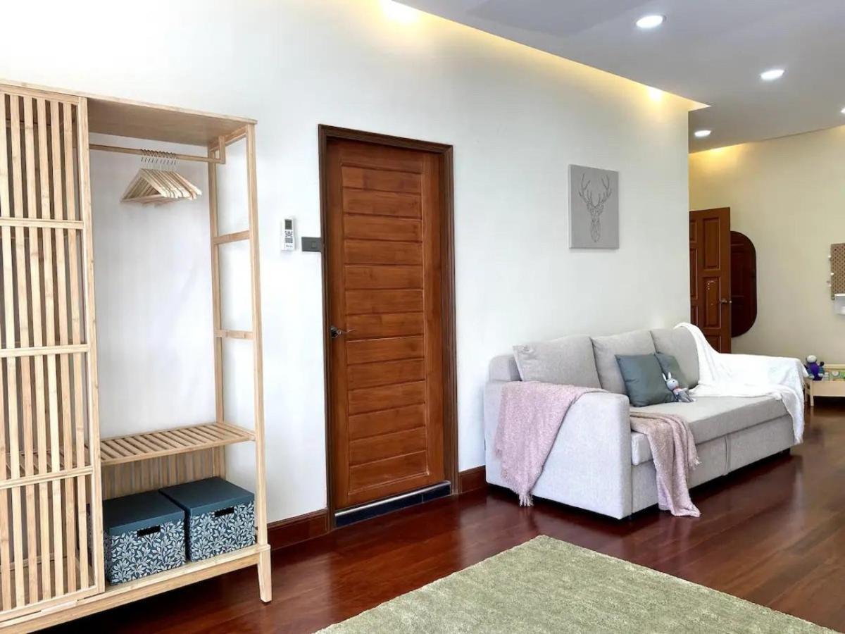 Apartment 3 Bedroom Panoramic Penthouse With Kitchen