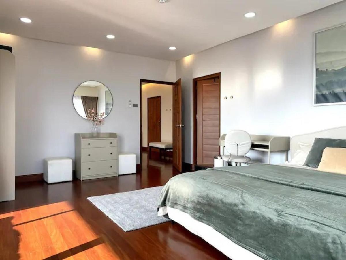 3 Bedroom Panoramic Penthouse With Kitchen Apartment Bangkok