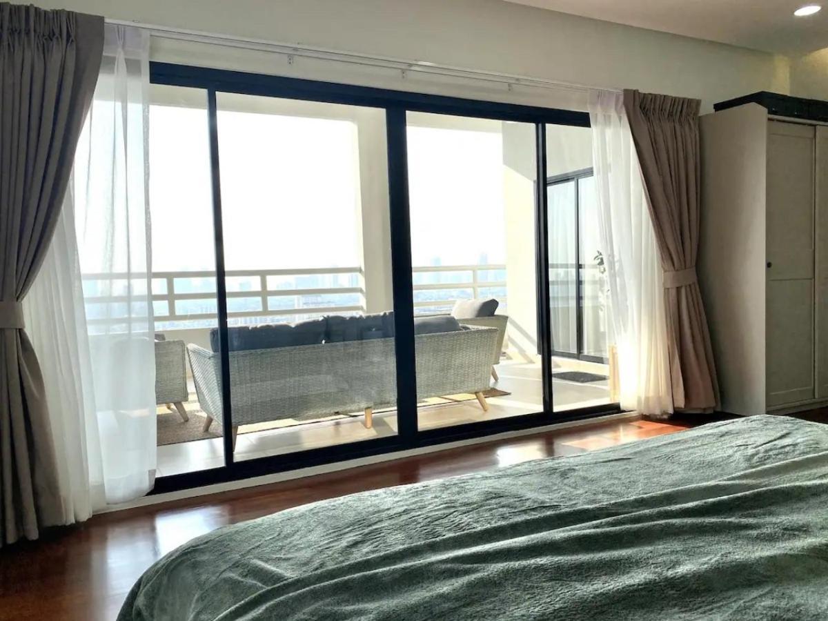 Apartment 3 Bedroom Panoramic Penthouse With Kitchen Bangkok