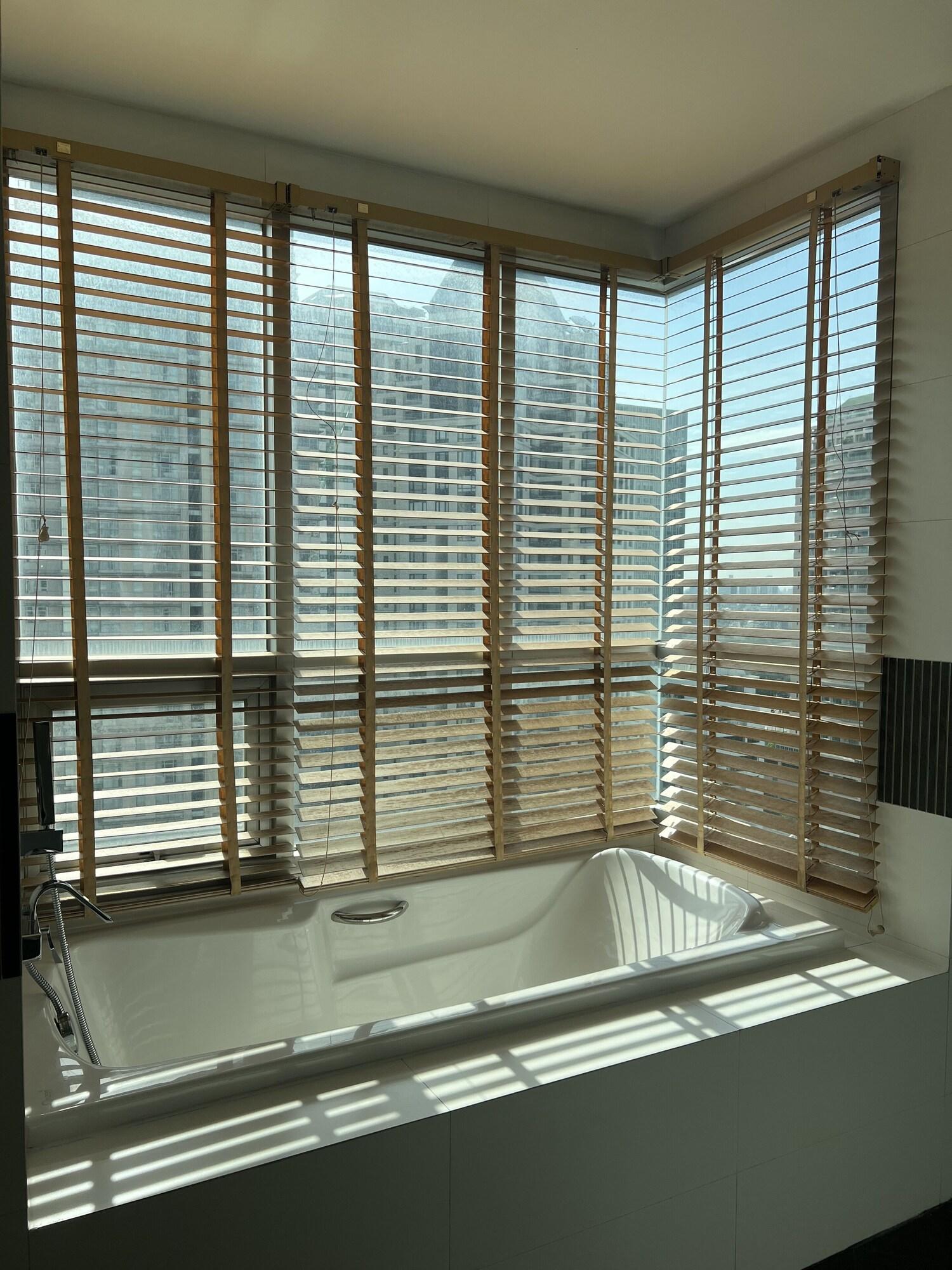 Urbana Sathorn Hotel, Hotel