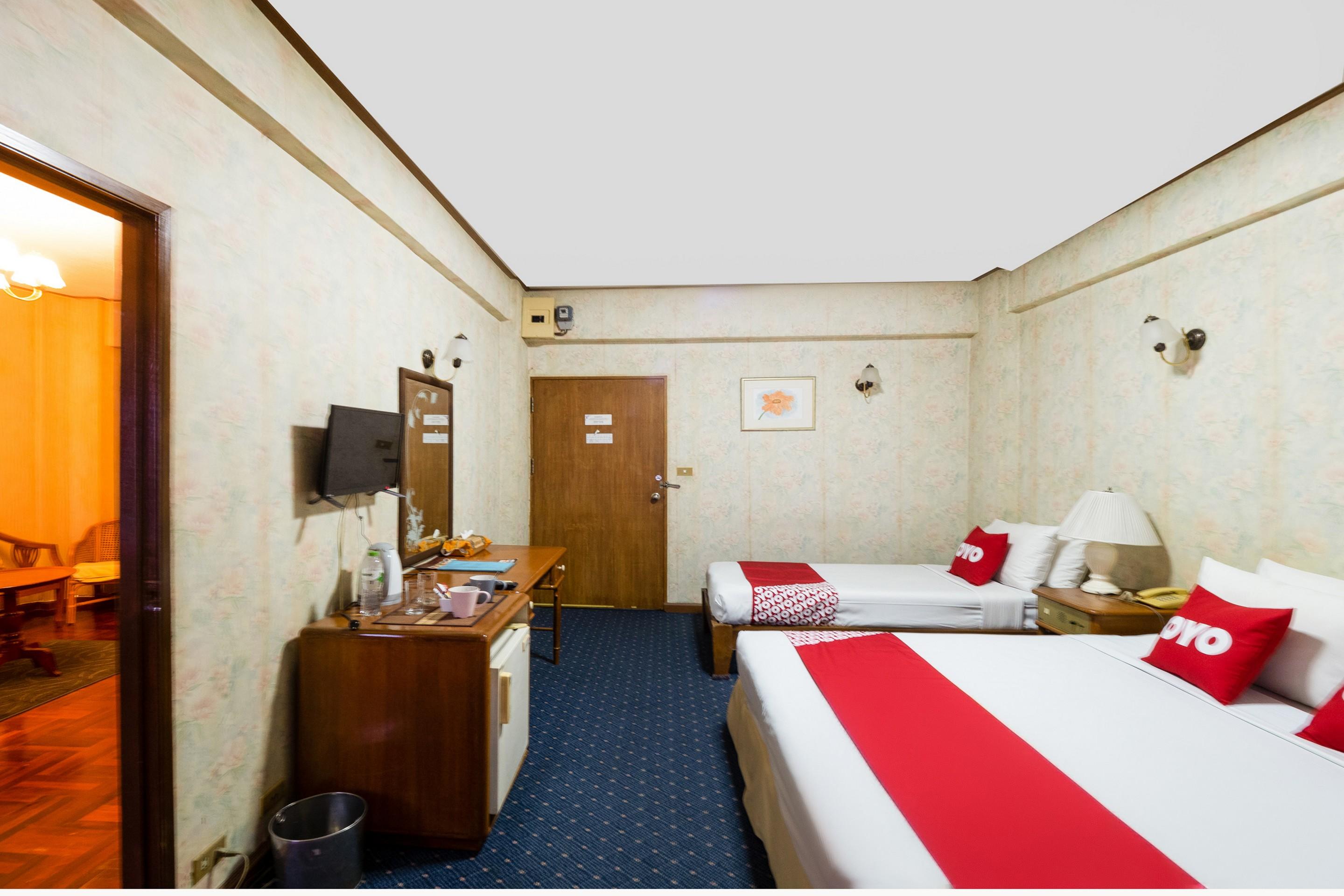 12pm Hotel