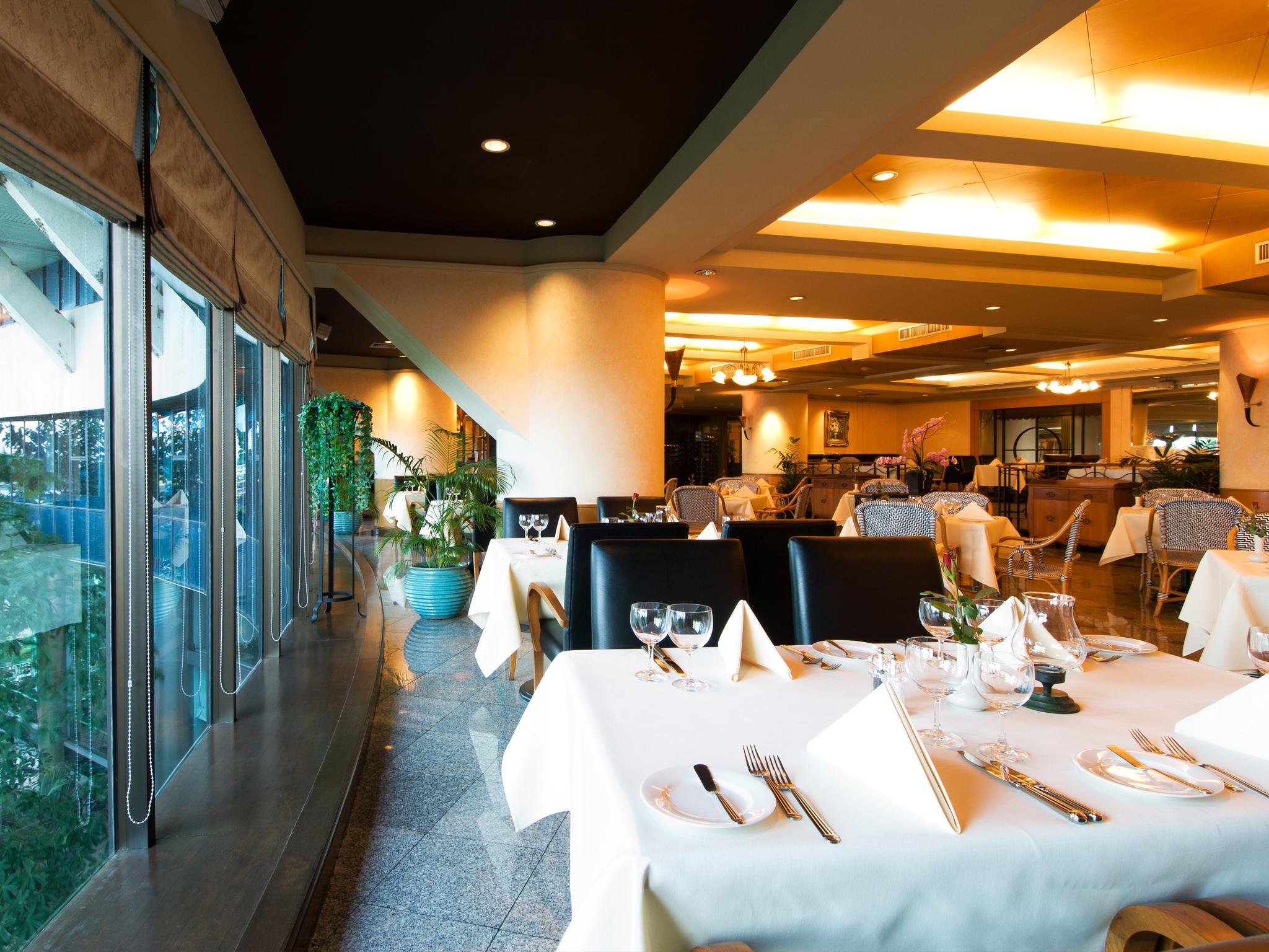 Montien Riverside 5*