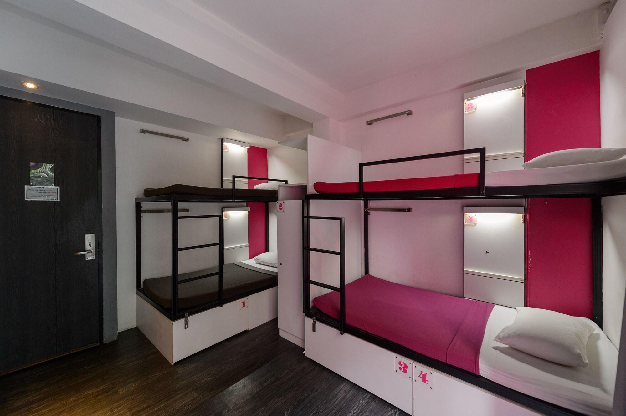 Cheqinn - Sukhumvit 4 Nana Plaza Bangkok