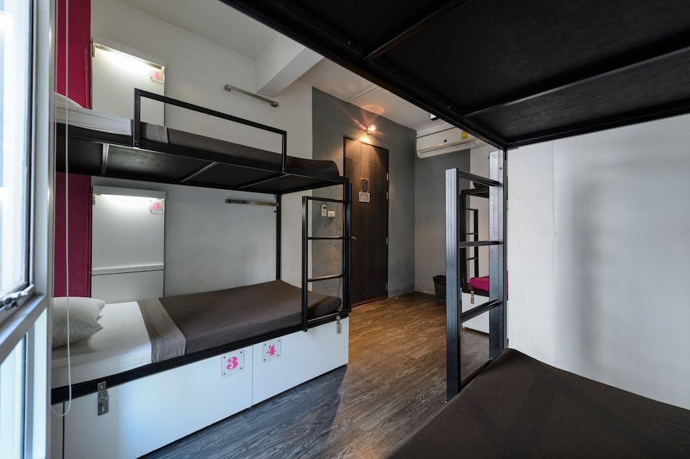 Cheqinn - Sukhumvit 4 Nana Plaza Bangkok
