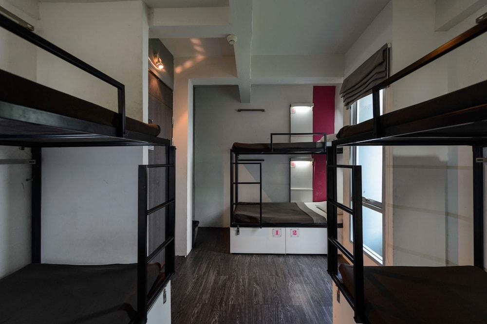 Asrama Cheqinn - Sukhumvit 4 Nana Plaza Bangkok