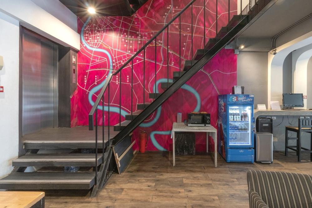 Hostel Cheqinn - Sukhumvit 4 Nana Plaza Bangkok