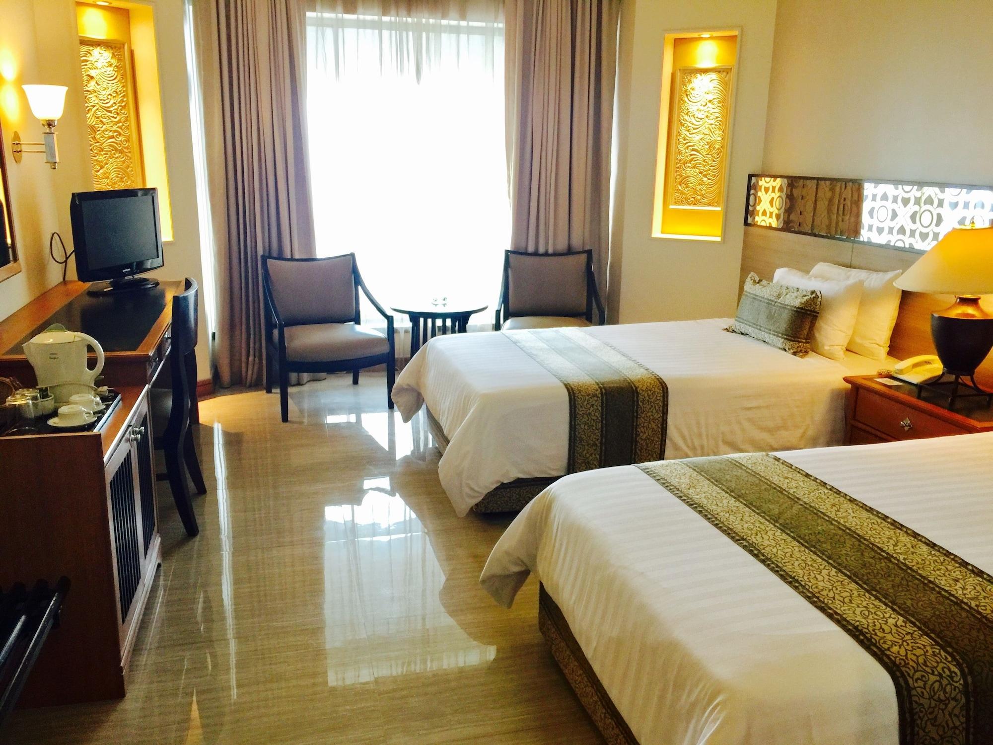 Indra Regent Hotel 4*