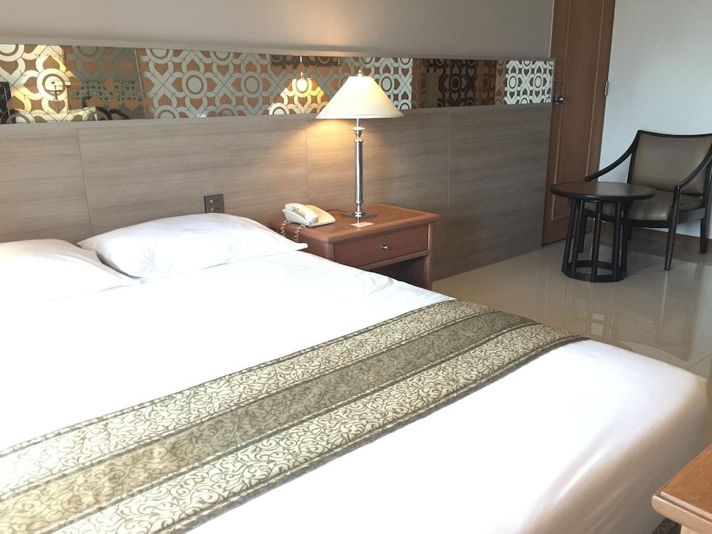 Hotel Indra Regent 4*